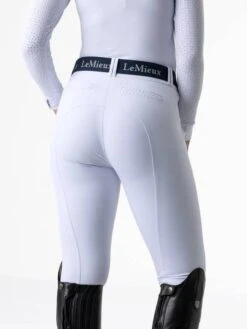 LeMieux Amara II Knee Grip Breeches 11 LeMieux Amara II Knee Grip Breeches -Equestrian Supply Store it03068 detail amarabreeches kneegrip white 1 1
